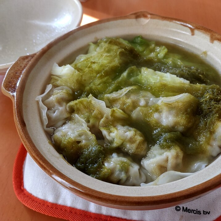 とろろ昆布の水餃子鍋